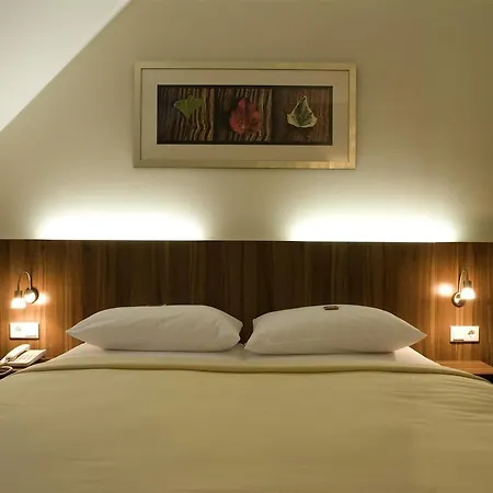 Otel City-ost
